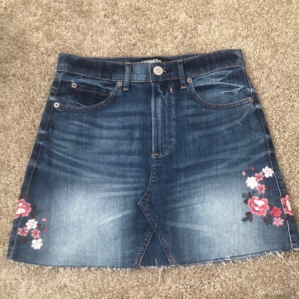 Embroidered Denim Mini Skirt!